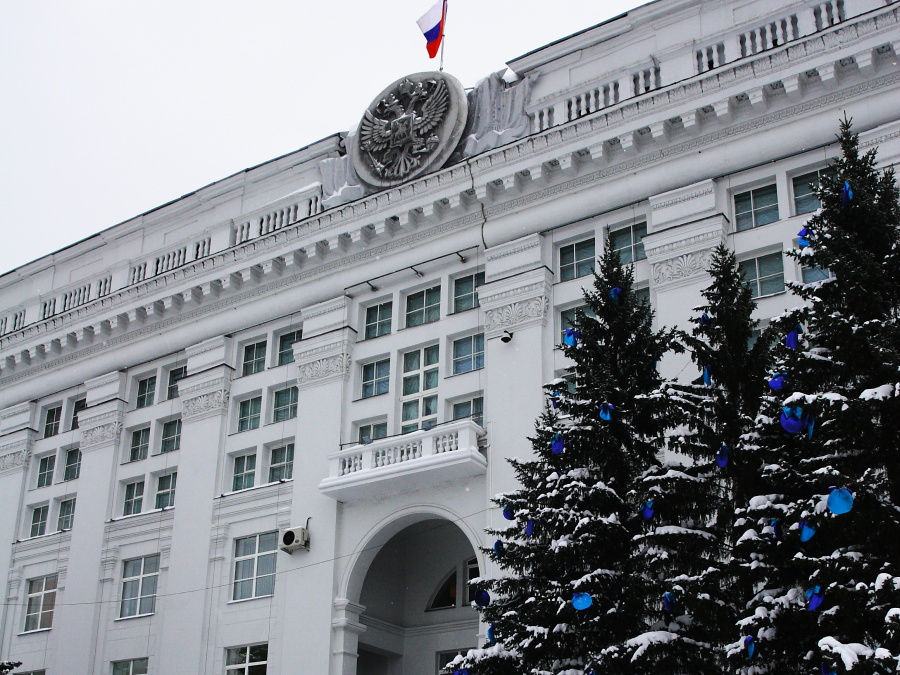 Администрация Кемеровской области за работой фасад здания